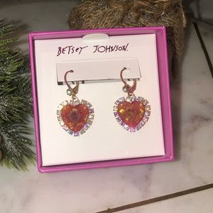 ✨NWT✨ Betsey Johnson Pink Heart Crystal Dangle Earrings in Gift Box